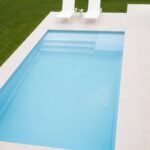 Piscine coque Byzance 10 : 10.20 x 4.20 x 1.50m + ECO pièces à sceller sans filtration