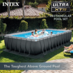 Piscine rectangulaire Intex Ultra XTR (24 x 12 x 4,3 pieds), lot de 2 flotteurs et glacière – Image 7