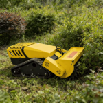 La tondeuse polyvalente 850M est adaptée aux zones montagneuses et forestières et peut couper des branches de 10 centimètres. – Image 5