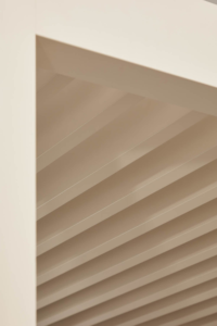 Pergola Bioclimatique En Aluminium Avec Lames Druvia Sklum Tapioca – Image 6