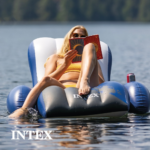 Piscine rectangulaire Intex Ultra XTR (24 x 12 x 4,3 pieds), lot de 2 flotteurs et glacière – Image 3